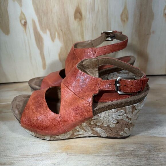 Sofft Corrina Mango Corral Embroidered Wedge Sandals Women’s Size 9 - Picture 1 of 8